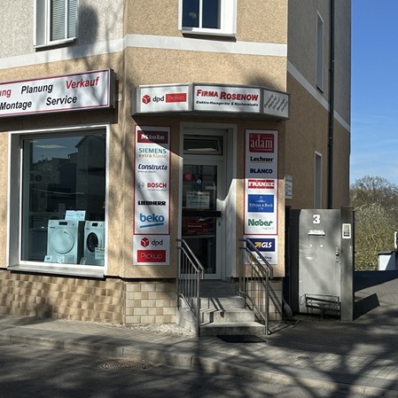 2023: Der Eingang zu den Verkaufsräumen der Firma Rosenow